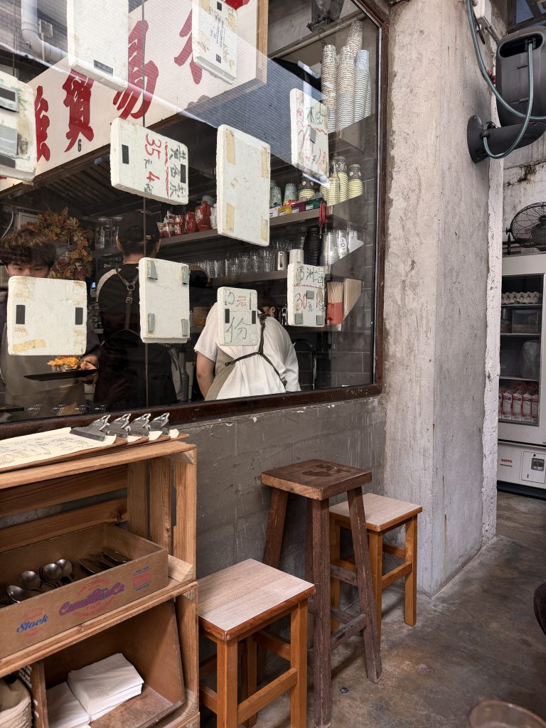 Halfway Coffee旺角店懷舊裝飾